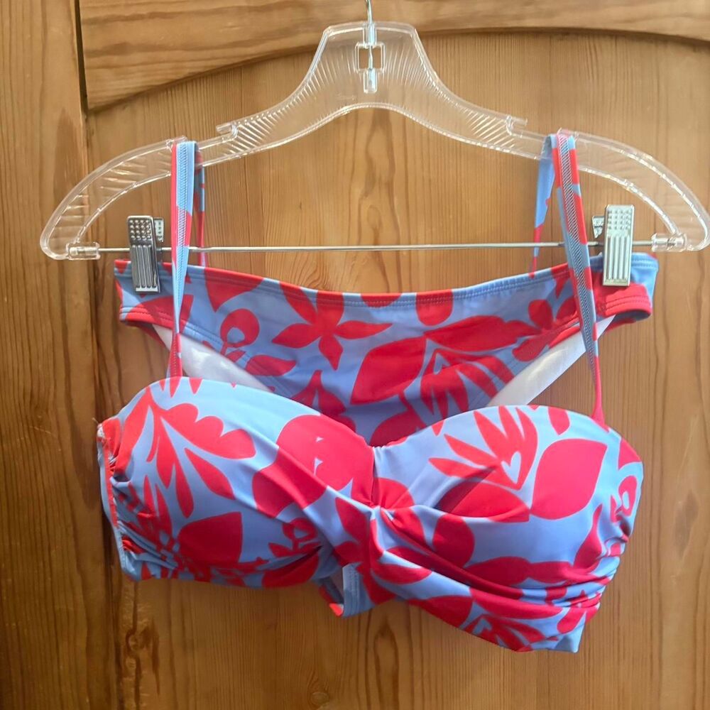 Boden Blue & Red Floral Bikini never worn 34D top / US 4 bottom